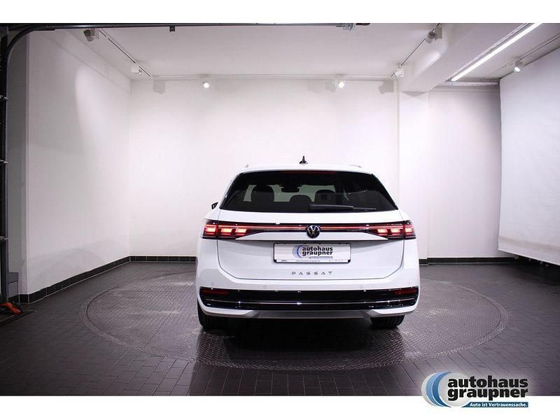 Gebraucht VW Passat Elegance 150 PS (110 kW) 2024 Weiß Kombi