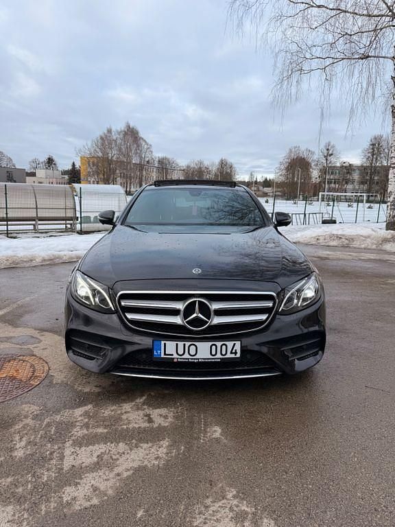 Gebraucht Mercedes E200 AMG 150 PS (110 kW) 2018 Schwarz Limousine