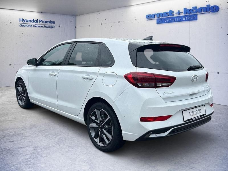 Gebraucht Hyundai i30 Advantage 101 PS (74 kW) 2024 Weiß Limousine