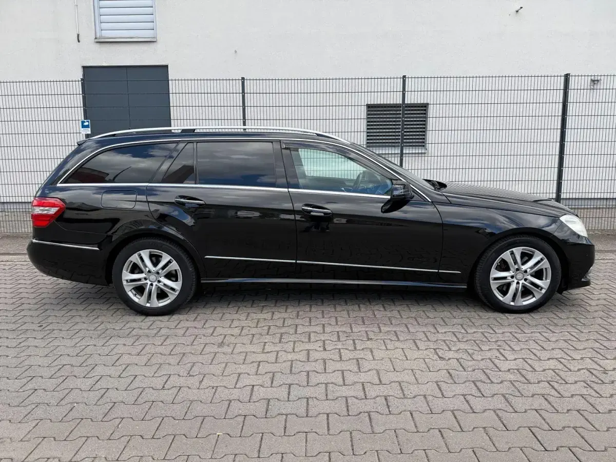 Gebraucht Mercedes E350 272 PS (200 kW) 2010 Schwarz Kombi