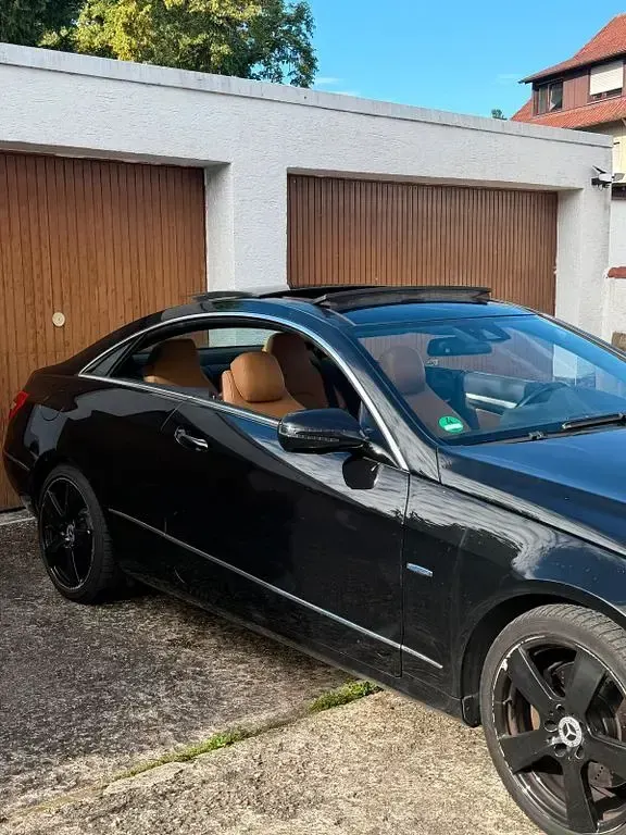 Gebraucht Mercedes E350 292 PS (214 kW) 2009 Schwarz Coupé