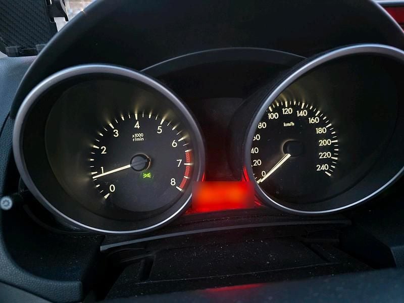 Gebraucht Mazda 5 116 PS (85 kW) 2011 Rot Van / Kleinbus