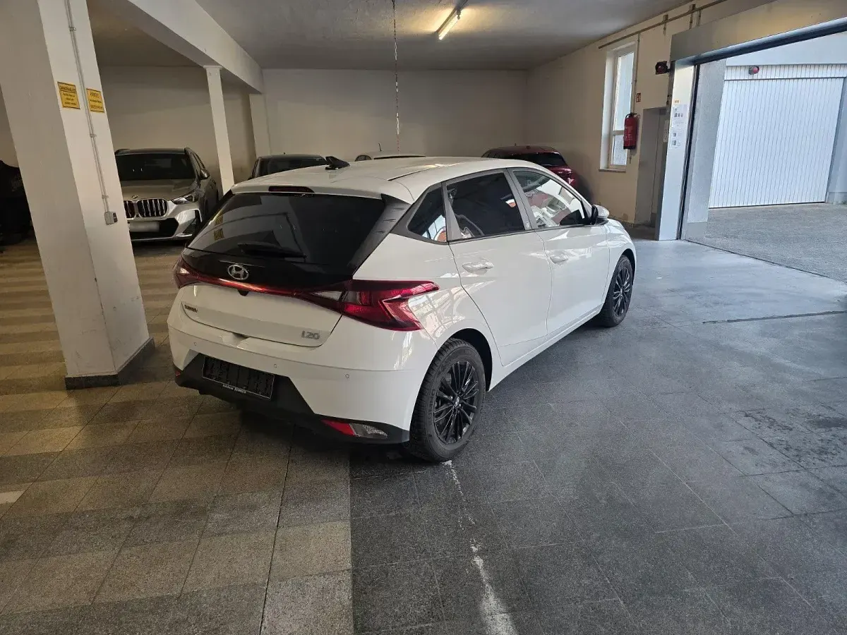 Gebraucht Hyundai i20 Edition 30+ 101 PS (74 kW) 2022 Weiß Kleinwagen