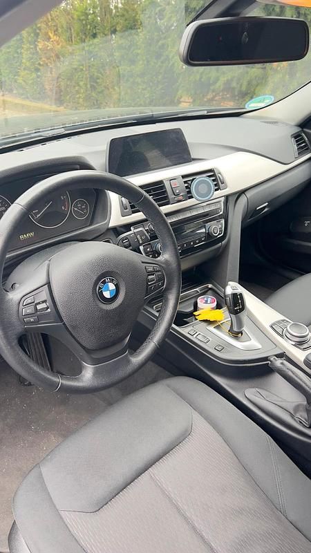 Gebraucht BMW 318 143 PS (105 kW) 2019 Schwarz Kombi