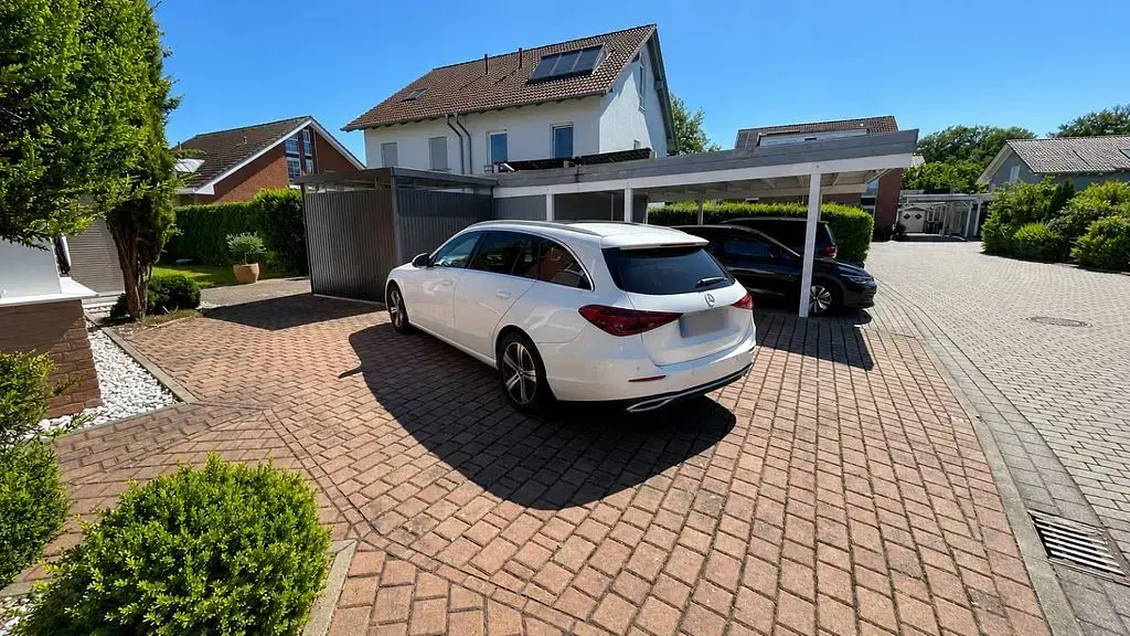 Gebraucht Mercedes C220 200 PS (147 kW) 2023 Weiß Limousine