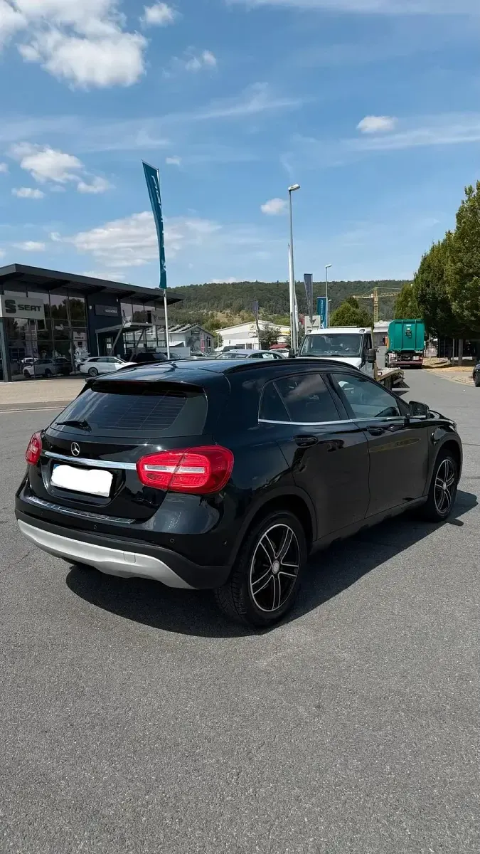 Gebraucht Mercedes GLA200 136 PS (100 kW) 2015 Schwarz SUV