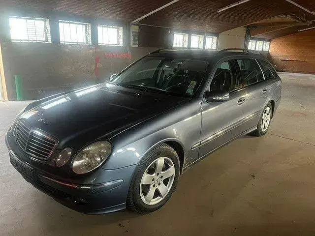 Gebraucht Mercedes E220 150 PS (110 kW) 2005 Blau Kombi