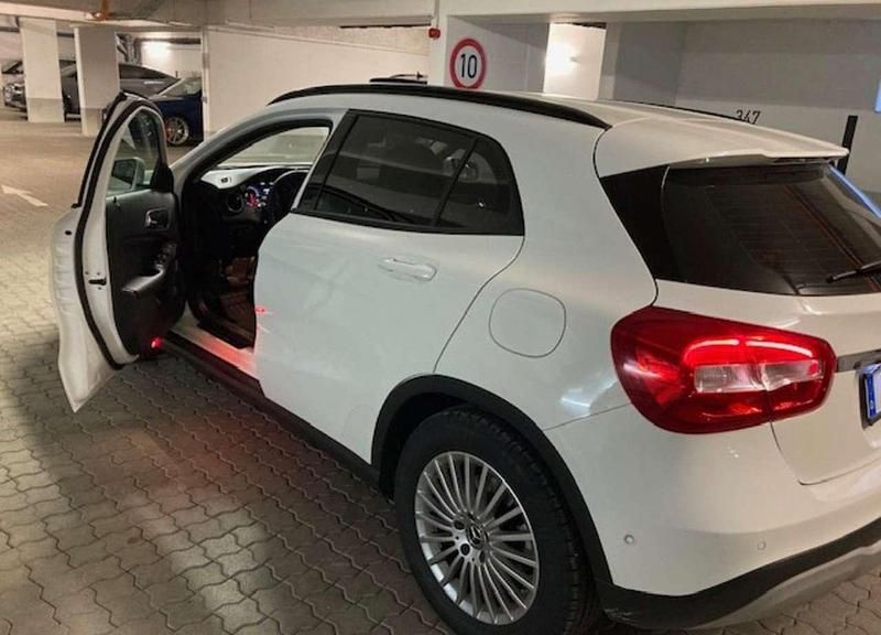 Gebraucht Mercedes GLA180 122 PS (89 kW) 2019 Weiß SUV