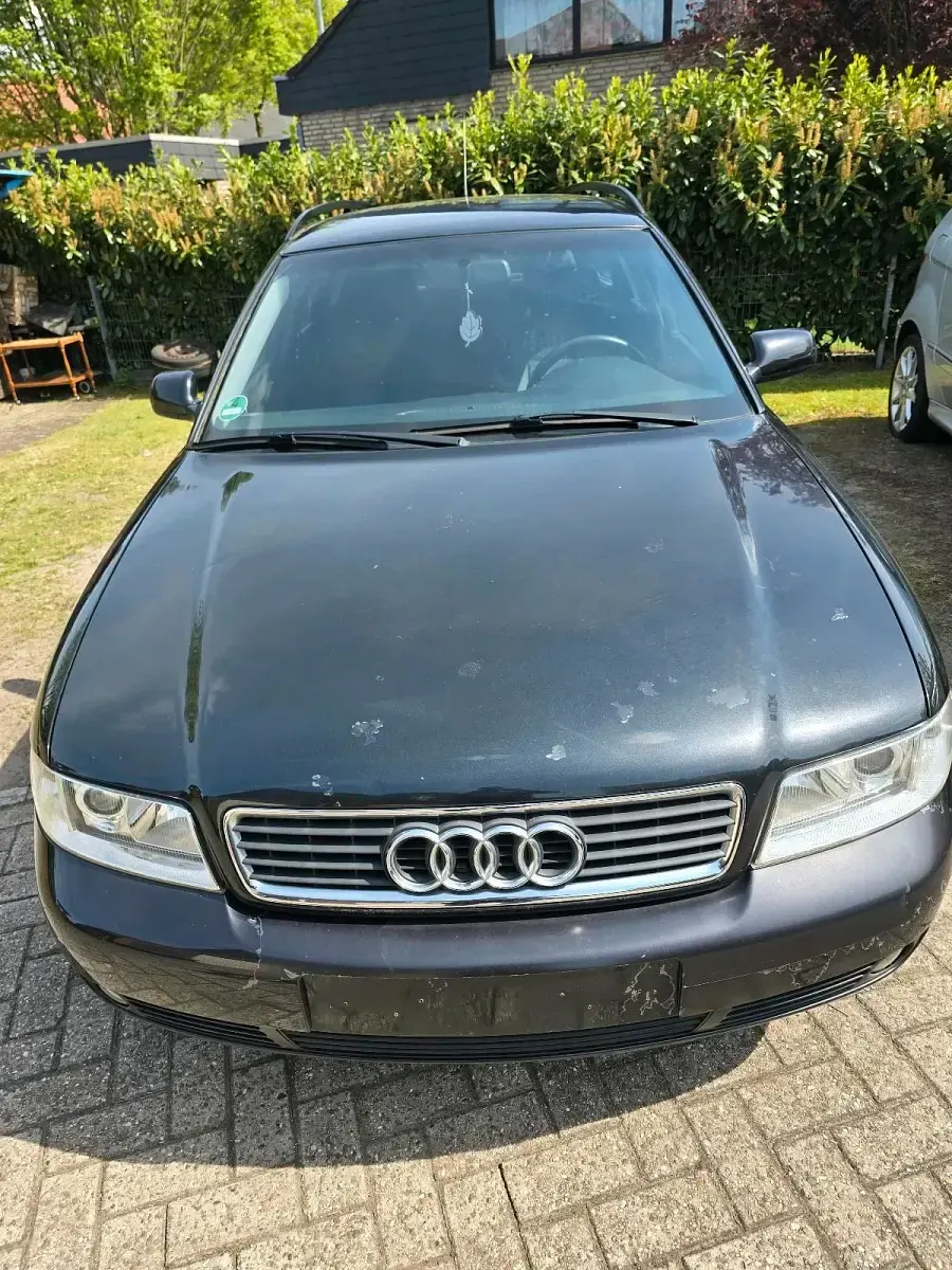 Second-hand Audi A4 110 CP (80 kW) 2000 Negru Break