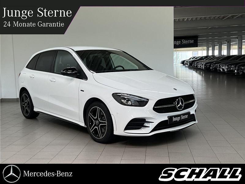Weiß Gebraucht 2021 Mercedes B250e AMG Van / Kleinbus | 25.859 € (Fairer Preis) - Bild 1/4