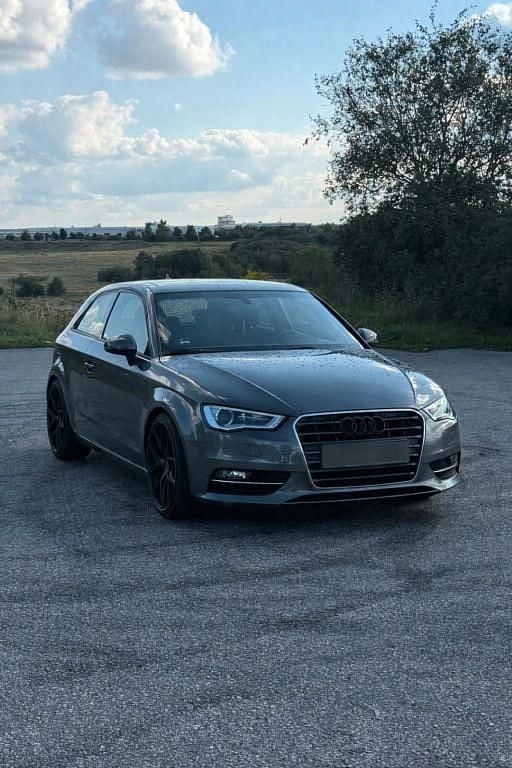 Grau Gebraucht 2016 Audi A3 Performance Limousine | 9.990 € (Guter Preis) - Bild 1/4