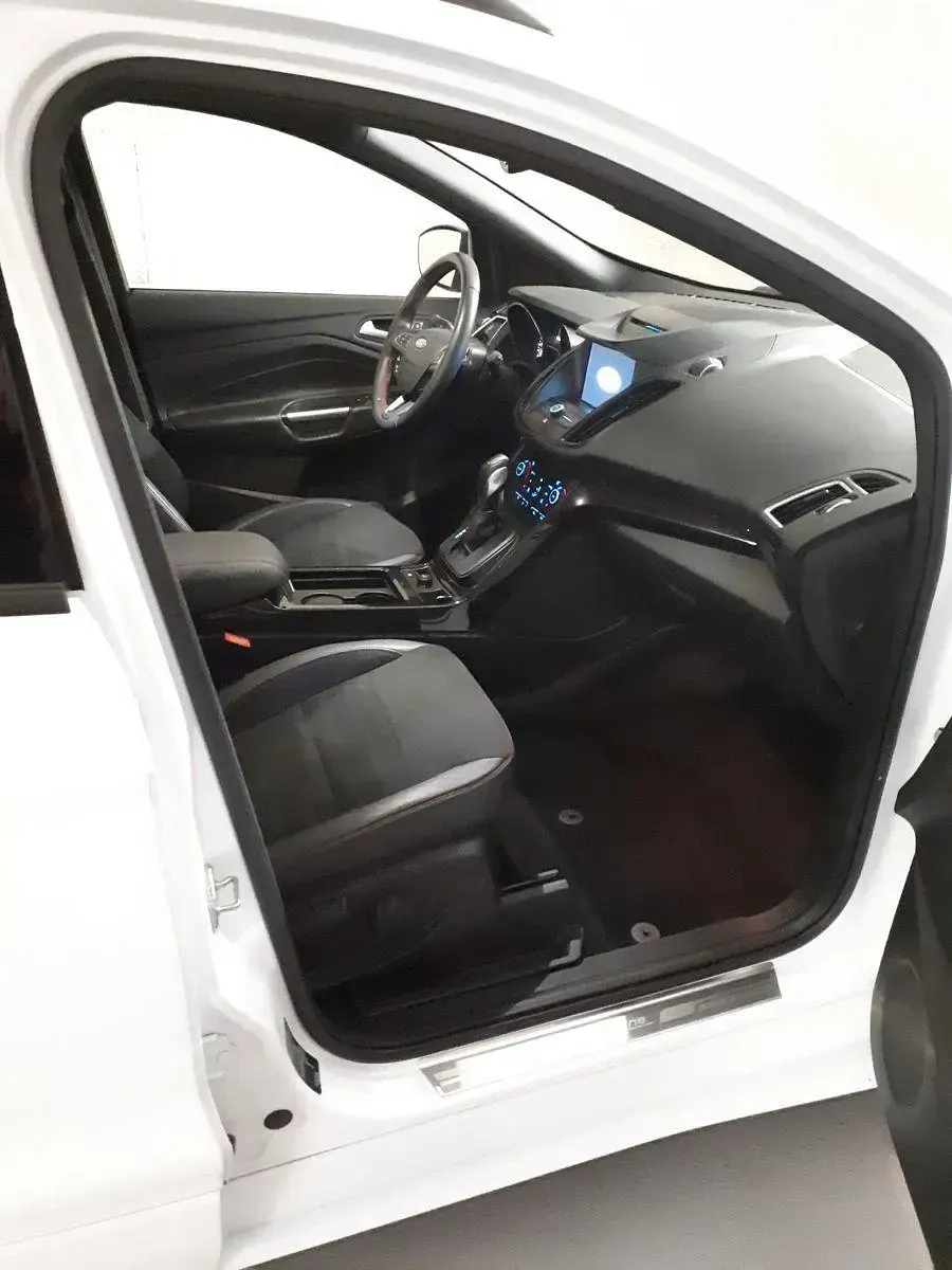 Gebraucht Ford Kuga ST-Line 182 PS (133 kW) 2018 Weiß SUV