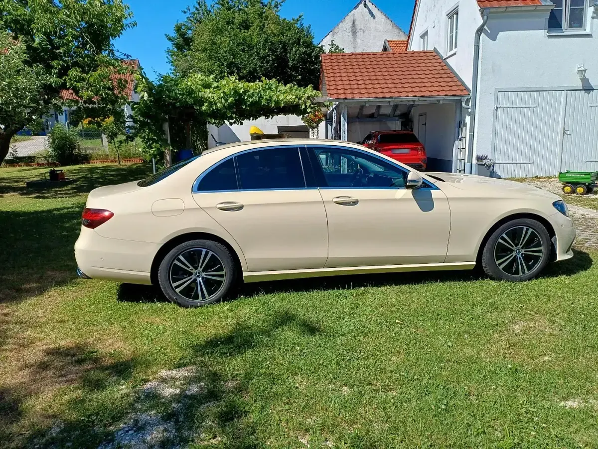 Gebraucht Mercedes E220 194 PS (142 kW) 2021 Andere farben Limousine