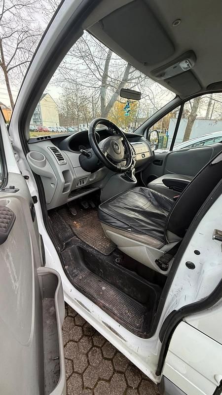Gebraucht Opel Vivaro 114 PS (83 kW) 2012 Weiß Van / Kleinbus