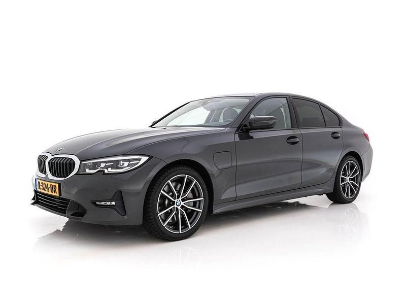 Gebraucht BMW 330e Sport Line 292 PS (214 kW) 2020 Grau Limousine