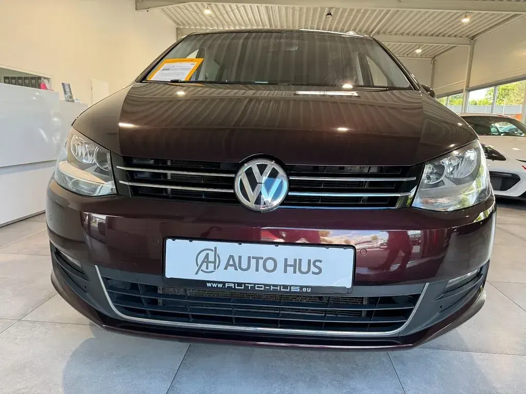 Gebraucht VW Sharan Comfortline 150 PS (110 kW) 2017 Rot Van / Kleinbus