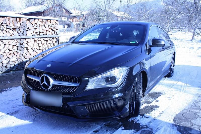 Schwarz Gebraucht 2016 Mercedes CLA220 Shooting Brake AMG Kombi | 19.400 € (Fairer Preis) - Bild 1/4