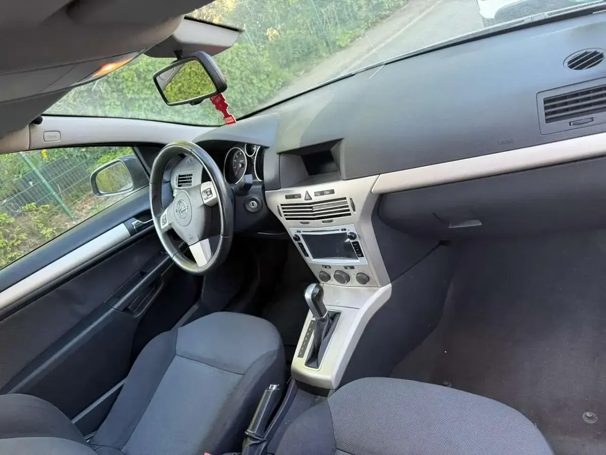 Gebraucht Opel Astra Cosmo 140 PS (102 kW) 2007 Grau Limousine