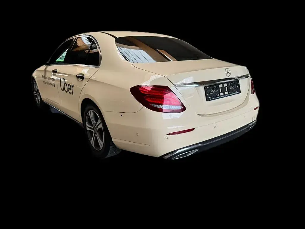 Gebraucht Mercedes E200 Avantgarde 150 PS (110 kW) 2018 Gelb Limousine