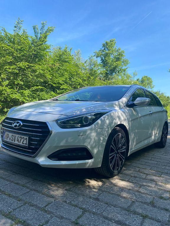 Weiß Gebraucht 2015 Hyundai i40 Comfort Limousine | 8.200 € (Teuer) - Bild 1/4