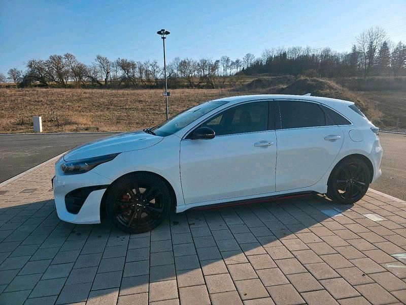Gebraucht Kia Ceed GT GT 204 PS (150 kW) 2024 Weiß Limousine