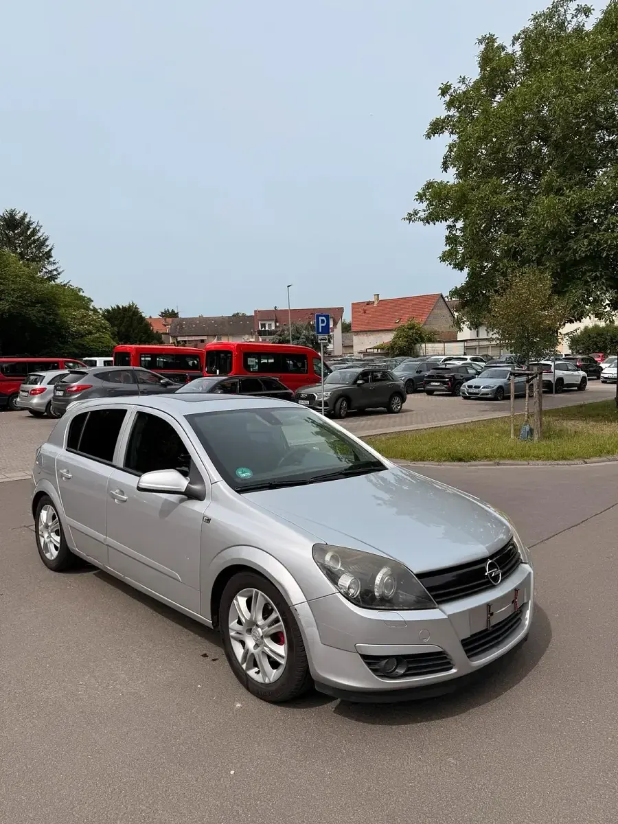 Gebraucht Opel Astra Sport 105 PS (77 kW) 2005 Silber Kleinwagen