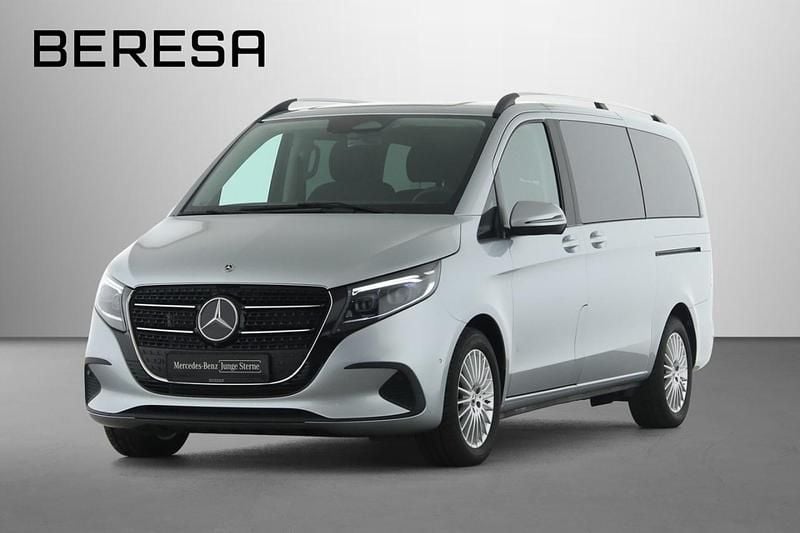 Hightechsilber Gebraucht 2024 Mercedes V220 Style Van / Kleinbus | 62.580 € - Bild 1/4