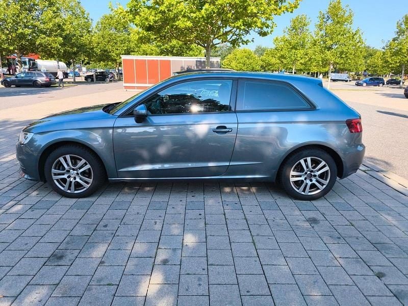 Grau Gebraucht 2013 Audi A3 Ambiente Kleinwagen | 6.950 € (Guter Preis) - Bild 1/4