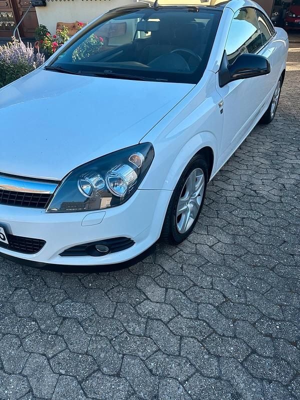 Weiß Gebraucht 2010 Opel Astra Cabriolet Cabrio | 2.000 € (Superpreis) - Bild 1/4