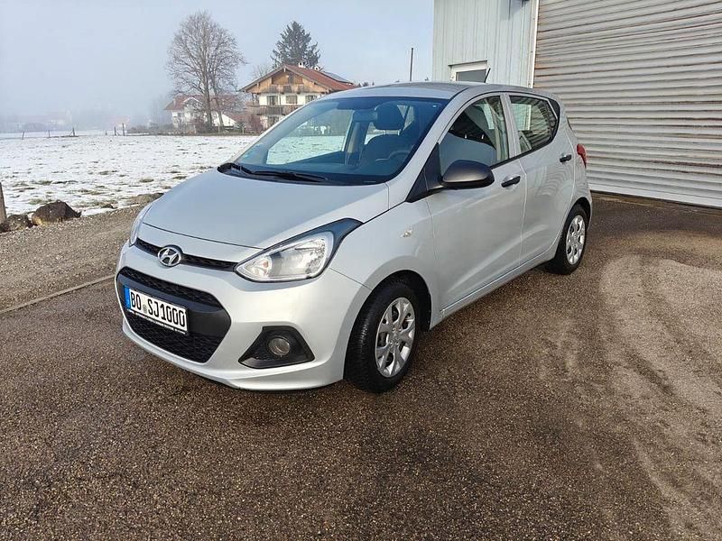 Silber Gebraucht 2015 Hyundai i10 Classic Kleinwagen | 6.000 € (Fairer Preis) - Bild 1/4