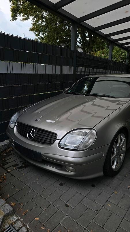 Grau Gebraucht 2002 Mercedes SLK200 Edition Cabrio | 5.500 € (Teuer) - Bild 1/4