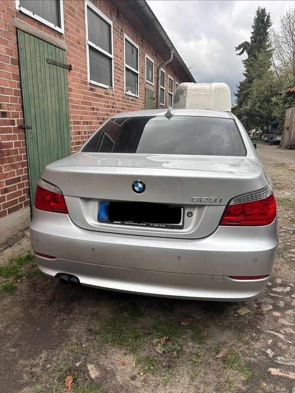 Second-hand BMW 523 190 CP (139 kW) 2007 Argintiu Berlinǎ