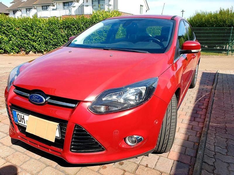 Gebraucht Ford Focus Titanium 184 PS (135 kW) 2011 Rot Limousine