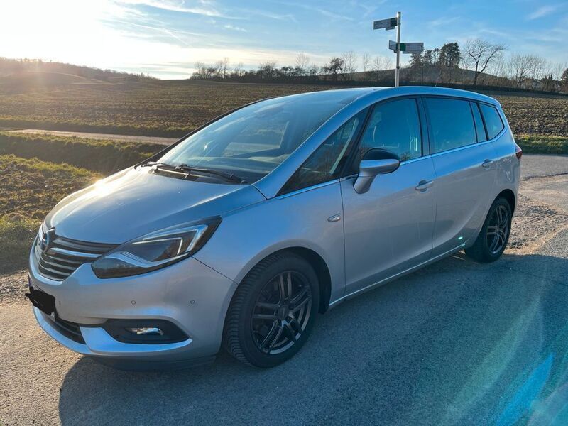 Silber Gebraucht 2018 Opel Zafira Innovation Van / Kleinbus | 14.500 € (Guter Preis) - Bild 1/3