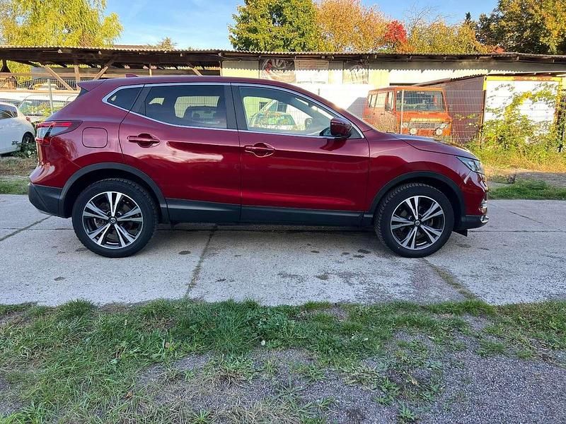 Rot Gebraucht 2017 Nissan Qashqai N-Connecta SUV | 13.590 € (Fairer Preis) - Bild 1/4