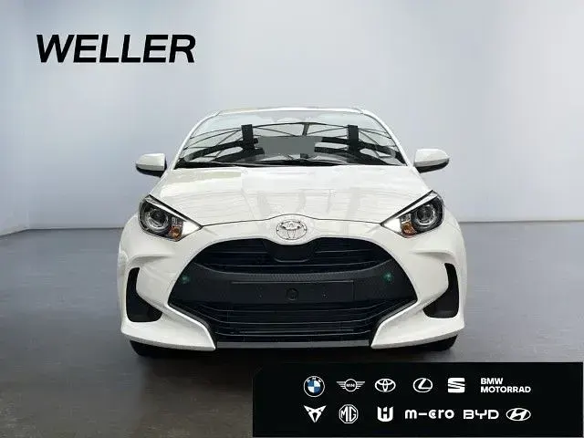 Neu Toyota Yaris Active 116 PS (85 kW) 2026 Schneeweiß Kleinwagen