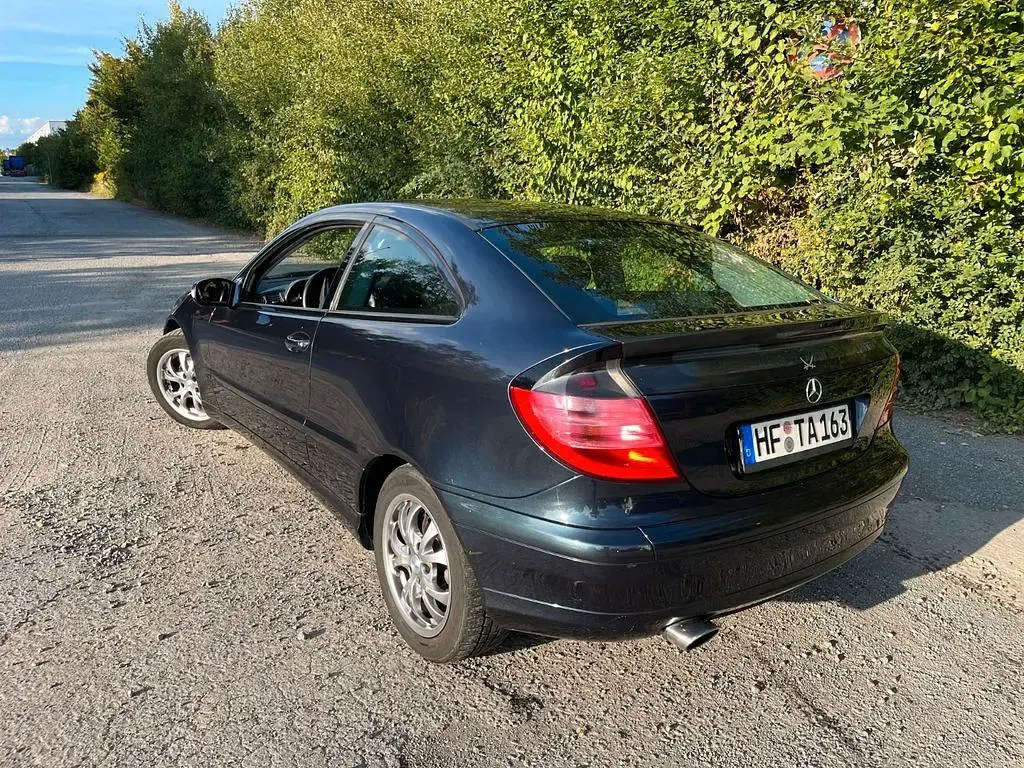Gebraucht Mercedes C200 Classic 163 PS (119 kW) 2003 Schwarz Limousine
