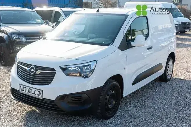 Używany Opel Combo Edition 102 KM (75 kW) 2020 Biały Minivan