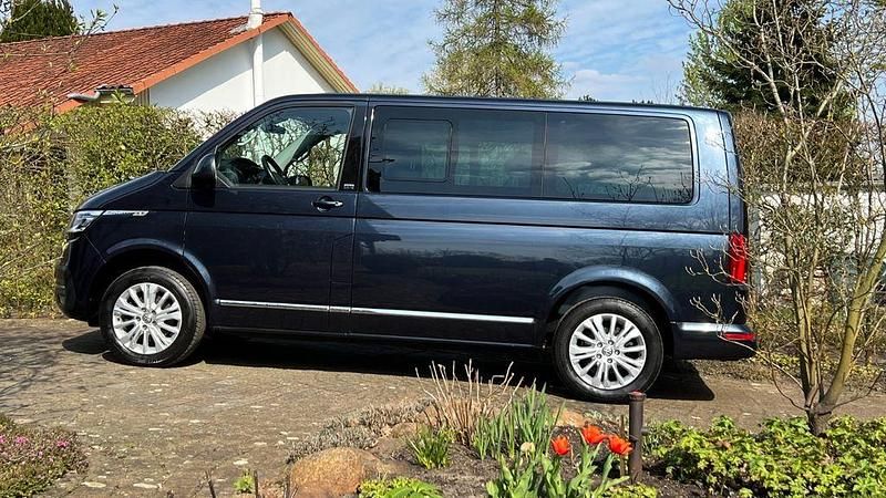 Usata VW Multivan 150 CV (110 kW) 2022 Blu Monovolume