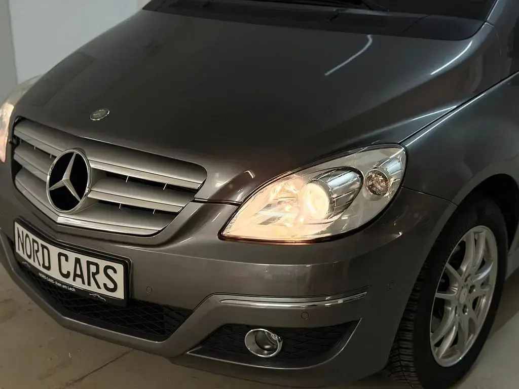 Gebraucht Mercedes B200 136 PS (100 kW) 2009 Grau Van / Kleinbus