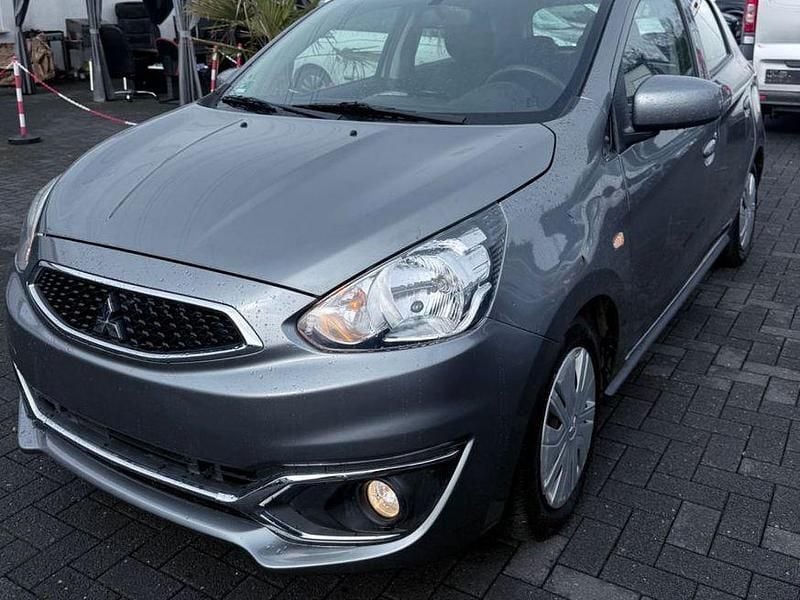 Gebraucht Mitsubishi Space Star Basis 71 PS (52 kW) 2018 Grau Kleinwagen