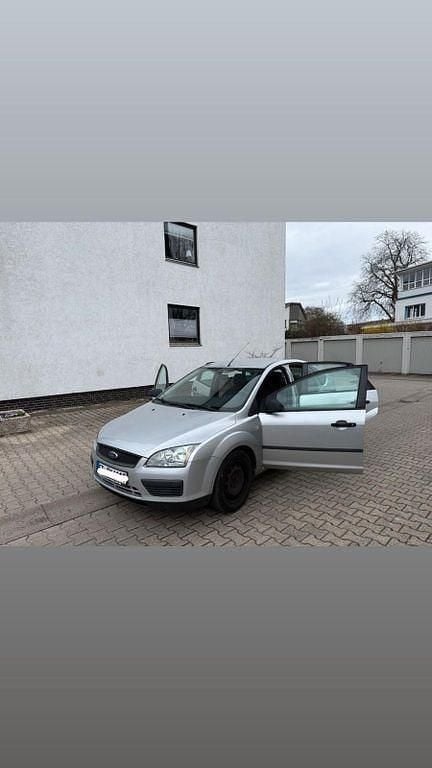 Gebraucht Ford Focus 101 PS (74 kW) 2006 Silber Limousine