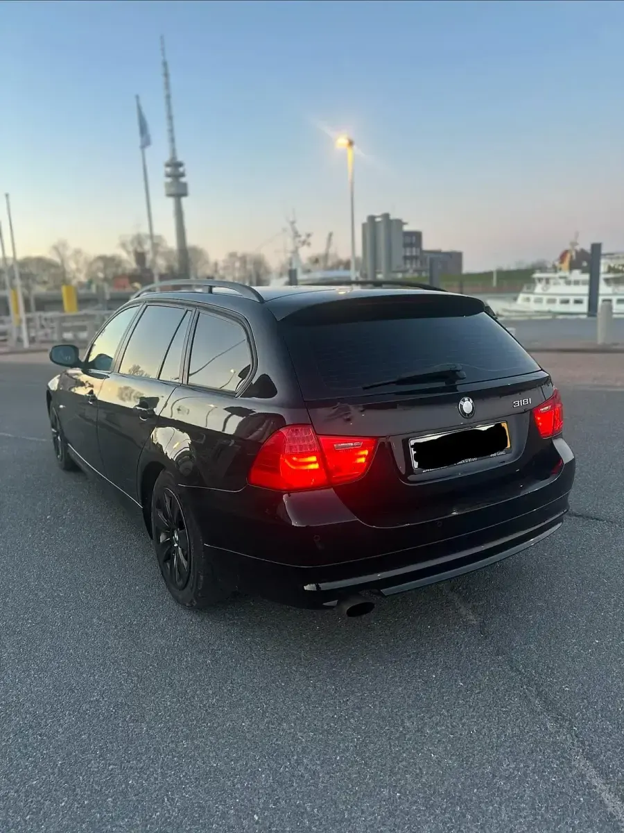 Second-hand BMW 318 143 CP (105 kW) 2010 Negru Break