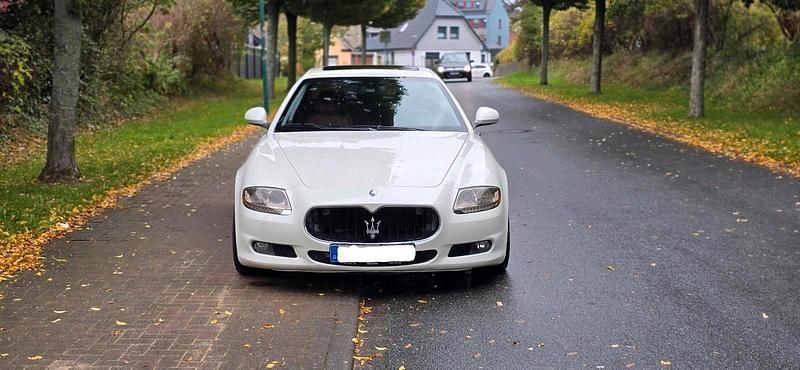 Weiß Gebraucht 2010 Maserati Quattroporte Limousine | 35.000 € (Superpreis) - Bild 1/4
