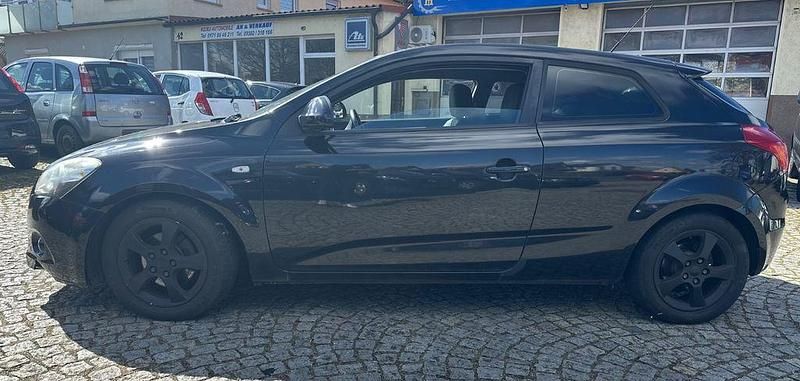Gebraucht Kia Ceed 109 PS (80 kW) 2009 Schwarz Kleinwagen