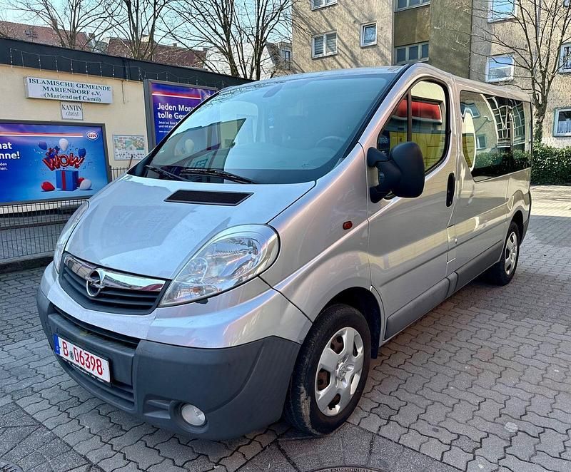 Gebraucht Opel Vivaro 114 PS (83 kW) 2015 Silber Van / Kleinbus