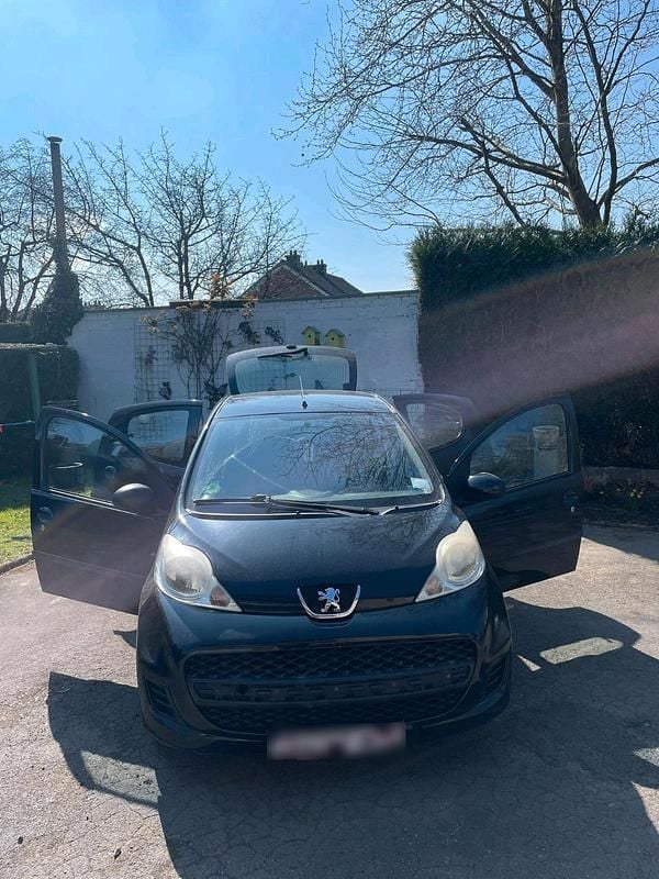 Gebraucht Peugeot 107 68 PS (50 kW) 2010 Schwarz Kleinwagen