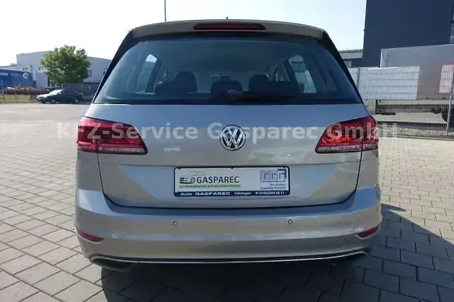Gebraucht VW Golf VII Comfortline 110 PS (80 kW) 2018 Andere Limousine
