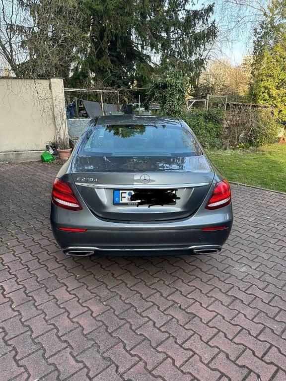 Gebraucht Mercedes E220 Avantgarde 194 PS (142 kW) 2017 Grau Limousine
