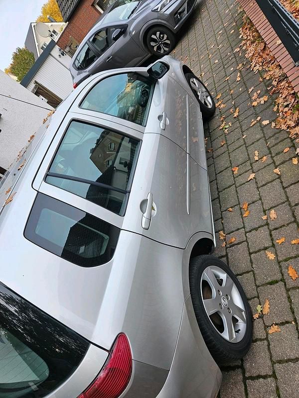 Second-hand Mazda 2 80 CP (58 kW) 2005 Argintiu Hatchback
